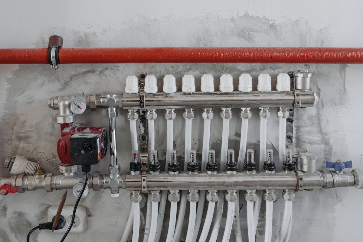 Frozen Pipes in London: What To Do & How to Thaw Them